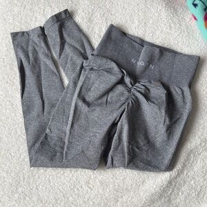 NVGTN scrunch bum leggings